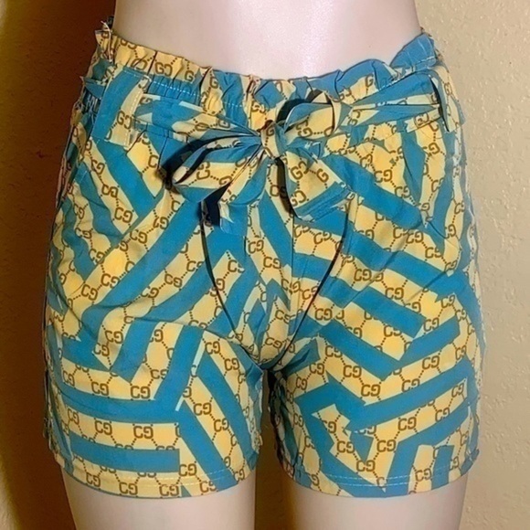 Monogram color way and tie-front lShorts with Pockets - Picture 2 of 5